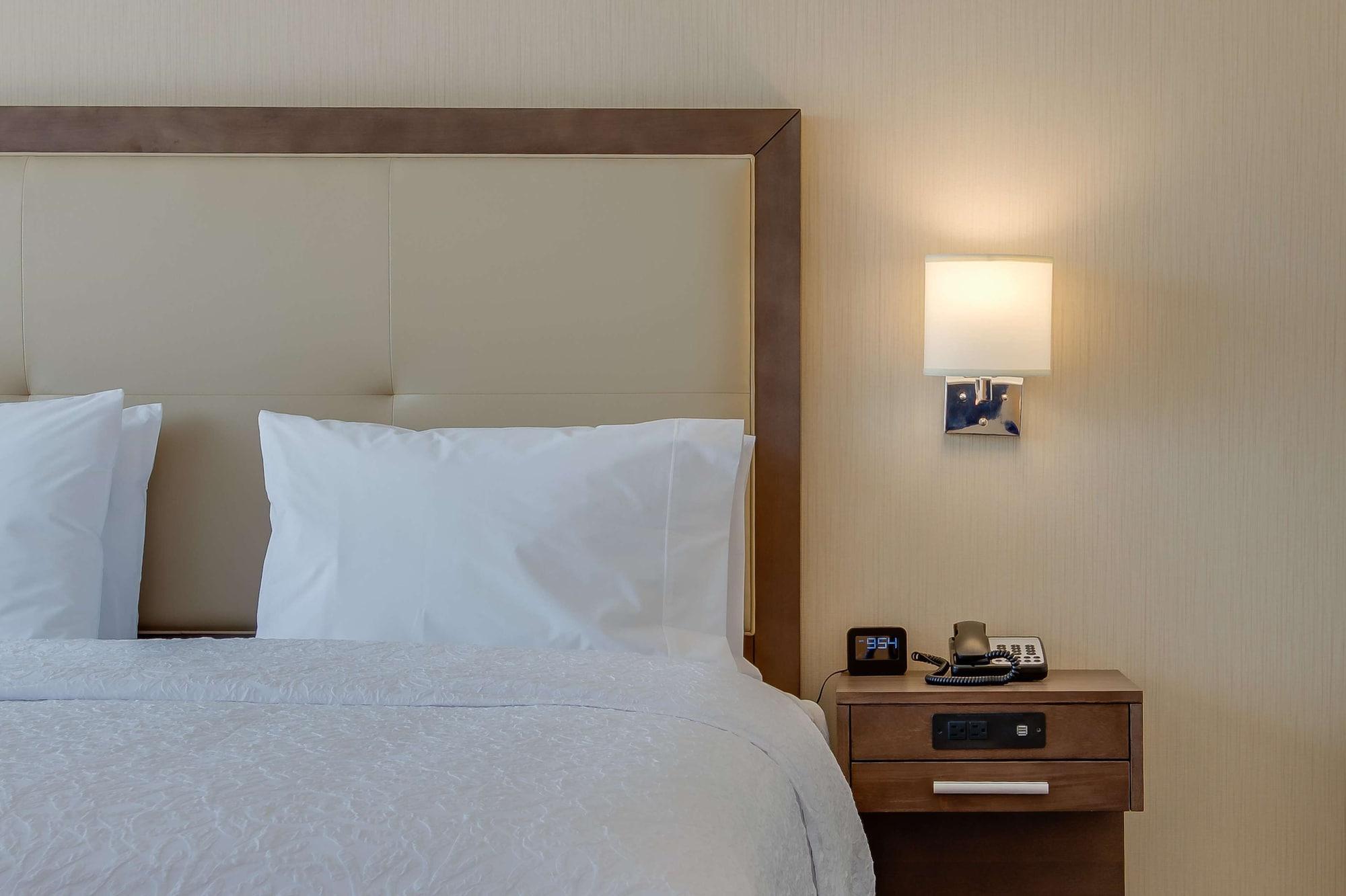 Hampton Inn & Suites Los Angeles - Glendale Bagian luar foto