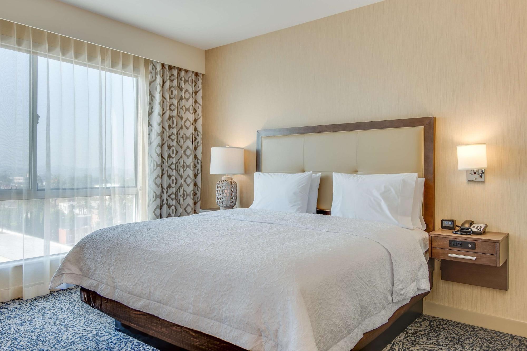 Hampton Inn & Suites Los Angeles - Glendale Bagian luar foto