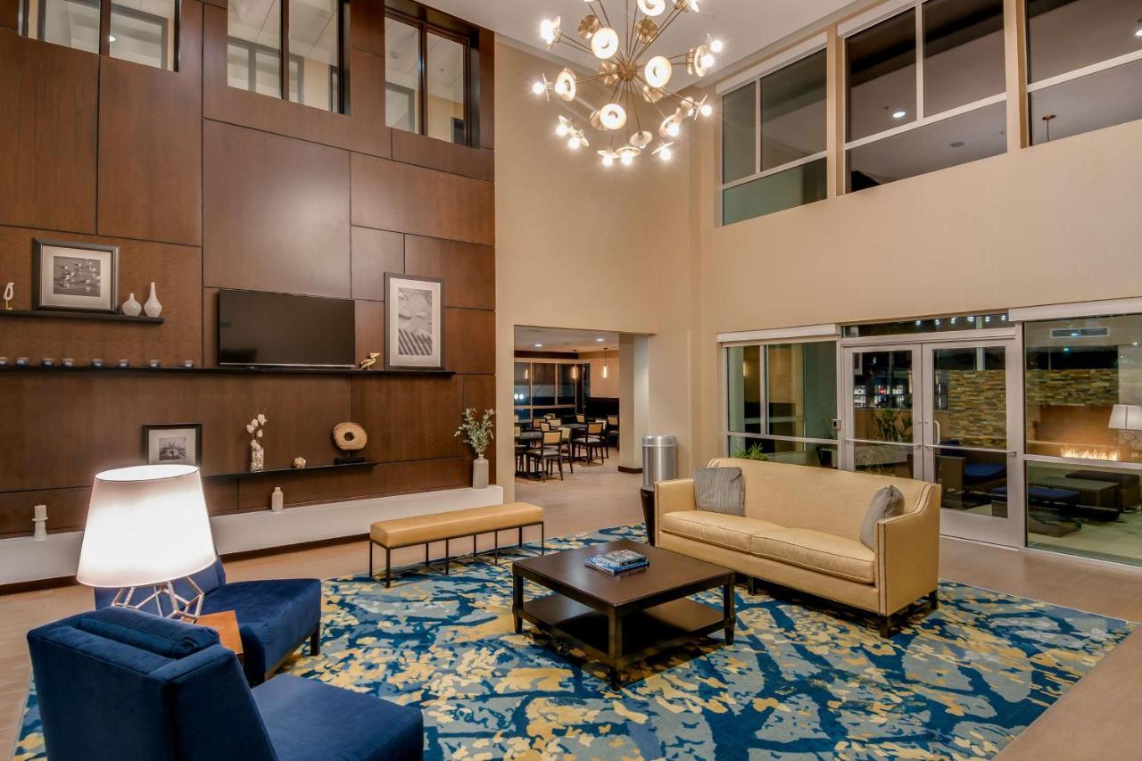 Hampton Inn & Suites Los Angeles - Glendale Bagian luar foto