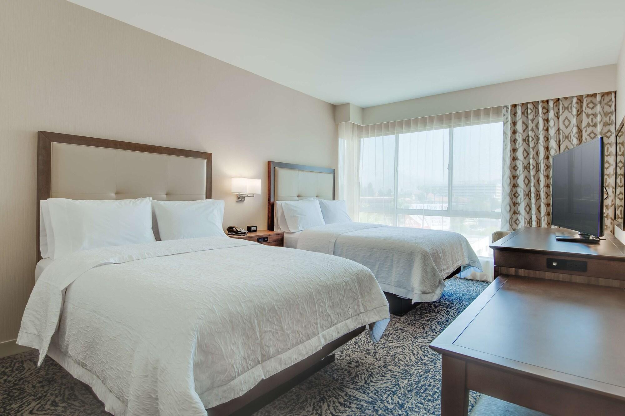 Hampton Inn & Suites Los Angeles - Glendale Bagian luar foto