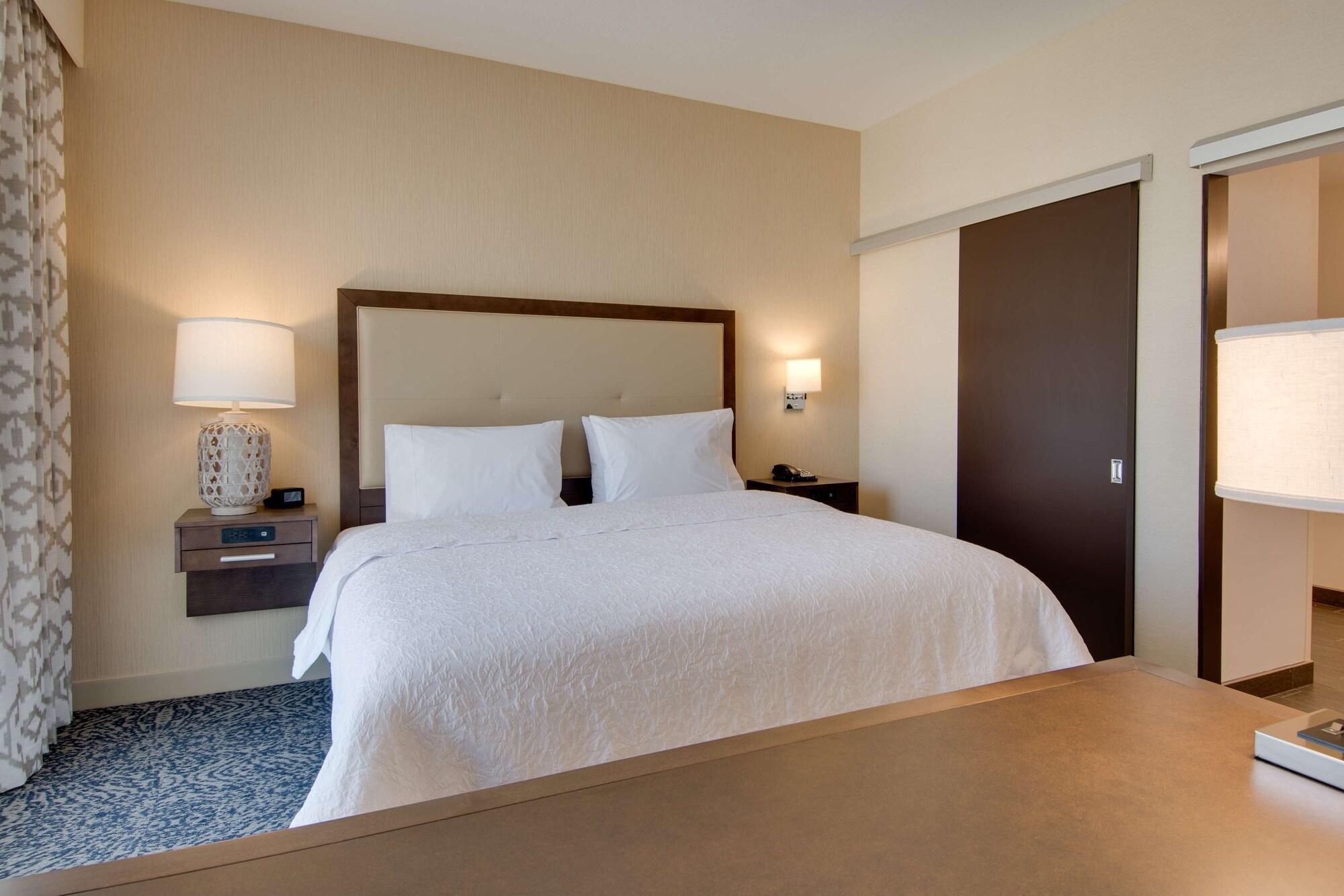 Hampton Inn & Suites Los Angeles - Glendale Bagian luar foto