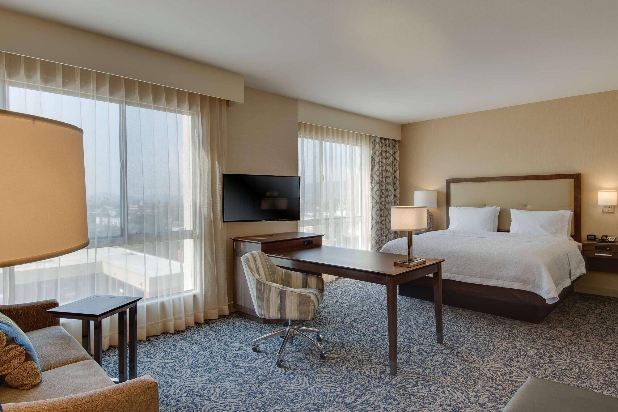 Hampton Inn & Suites Los Angeles - Glendale Bagian luar foto