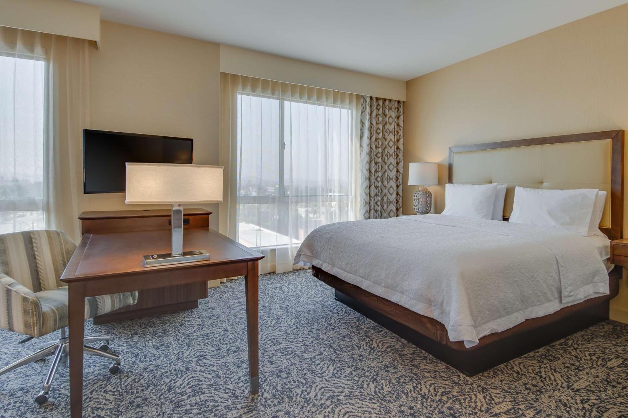 Hampton Inn & Suites Los Angeles - Glendale Bagian luar foto