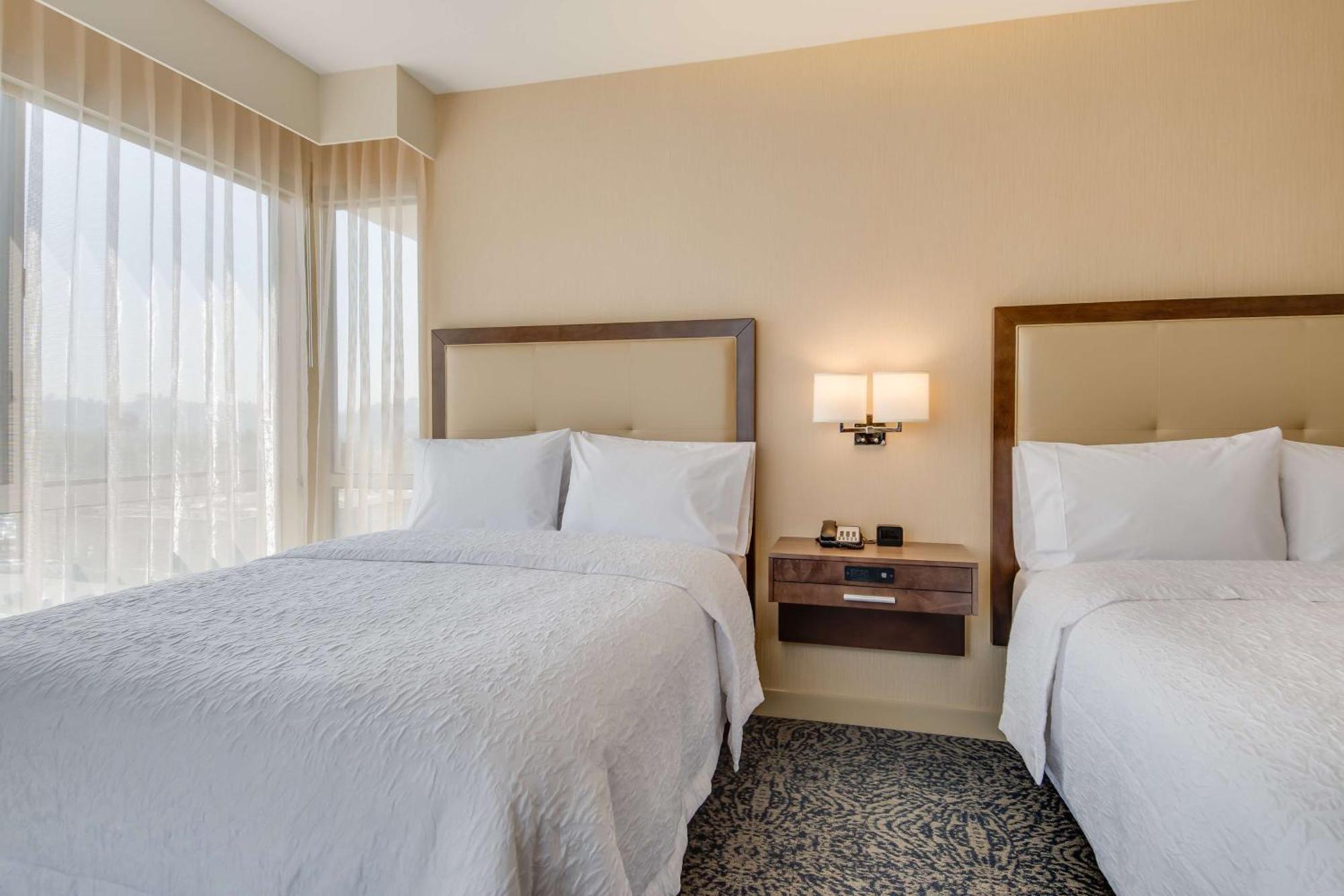 Hampton Inn & Suites Los Angeles - Glendale Bagian luar foto
