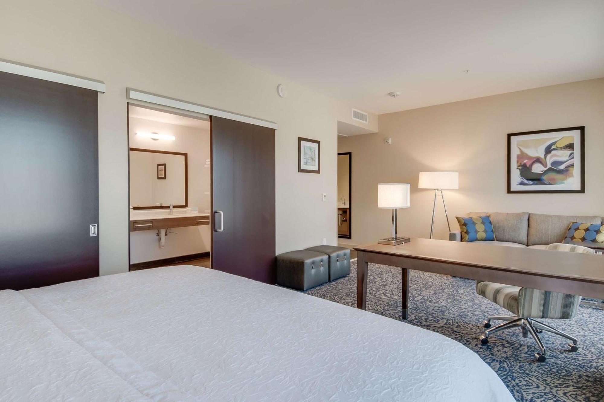 Hampton Inn & Suites Los Angeles - Glendale Bagian luar foto