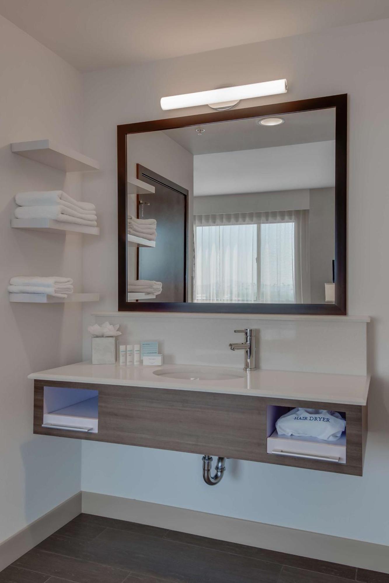 Hampton Inn & Suites Los Angeles - Glendale Bagian luar foto