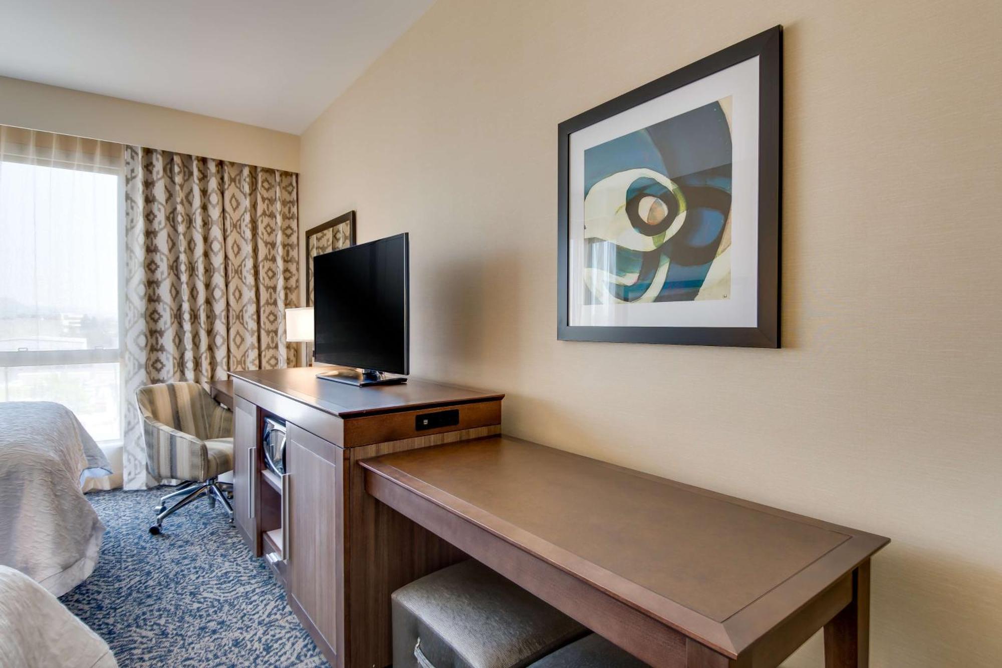 Hampton Inn & Suites Los Angeles - Glendale Bagian luar foto
