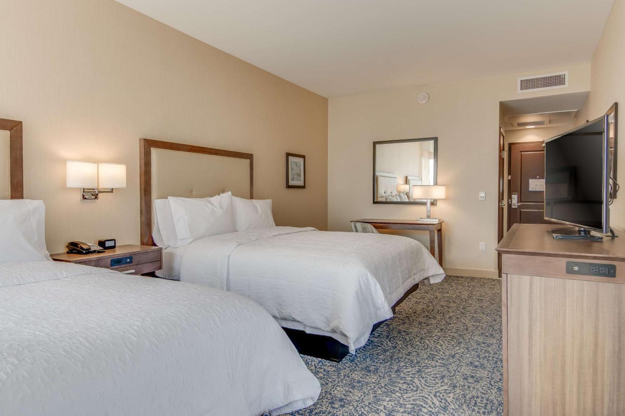 Hampton Inn & Suites Los Angeles - Glendale Bagian luar foto