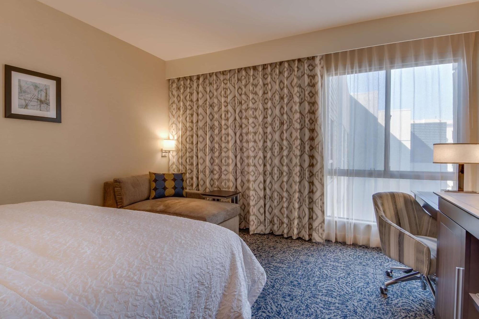 Hampton Inn & Suites Los Angeles - Glendale Bagian luar foto