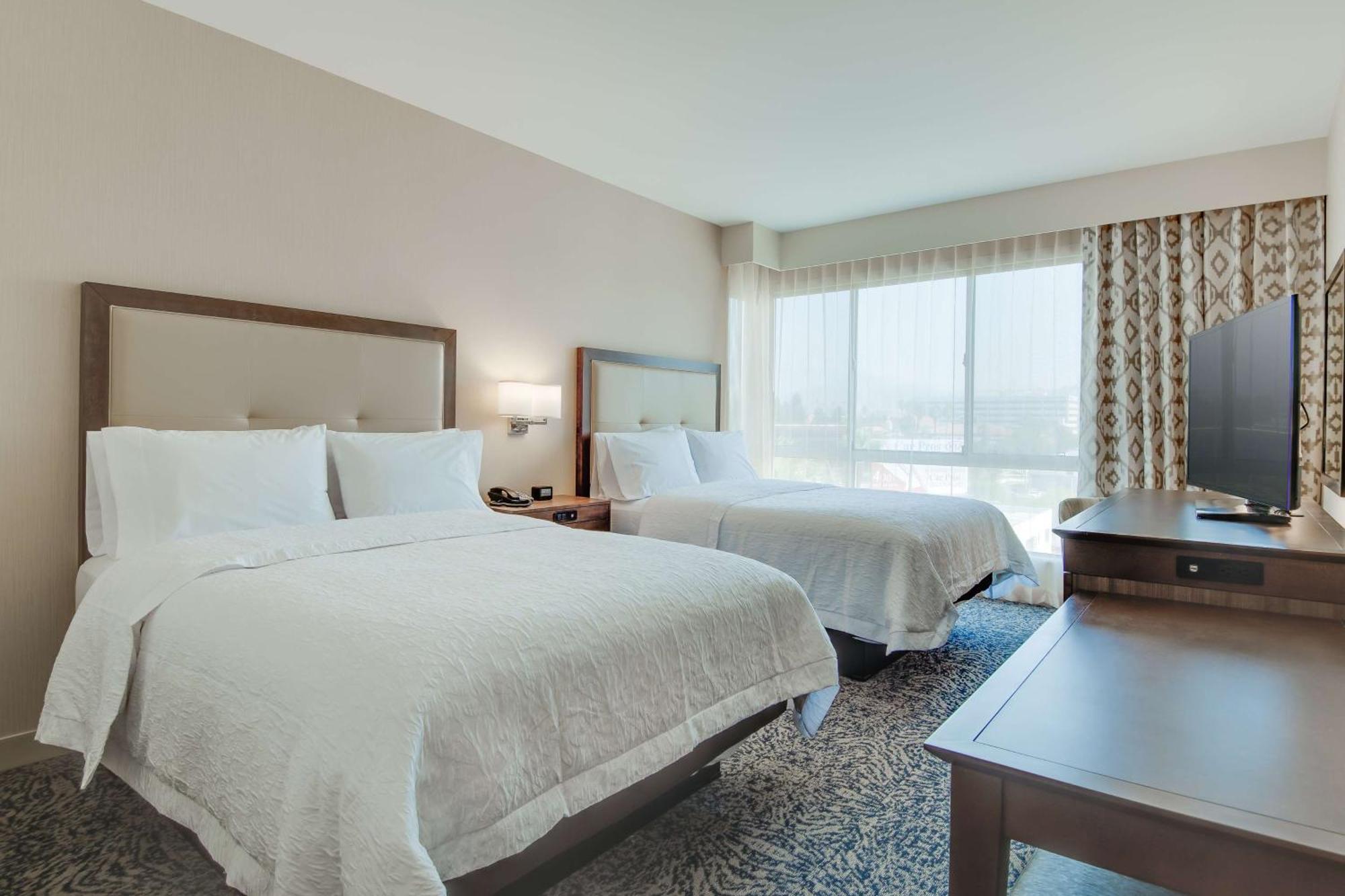 Hampton Inn & Suites Los Angeles - Glendale Bagian luar foto