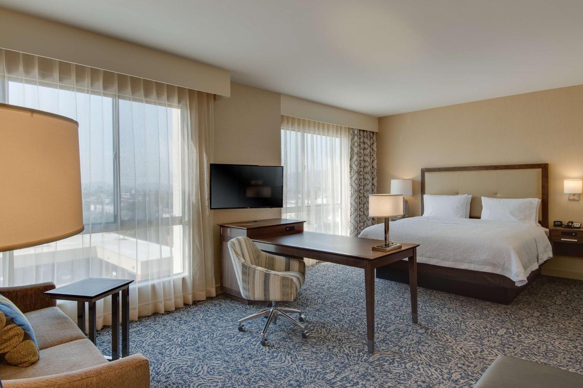 Hampton Inn & Suites Los Angeles - Glendale Bagian luar foto