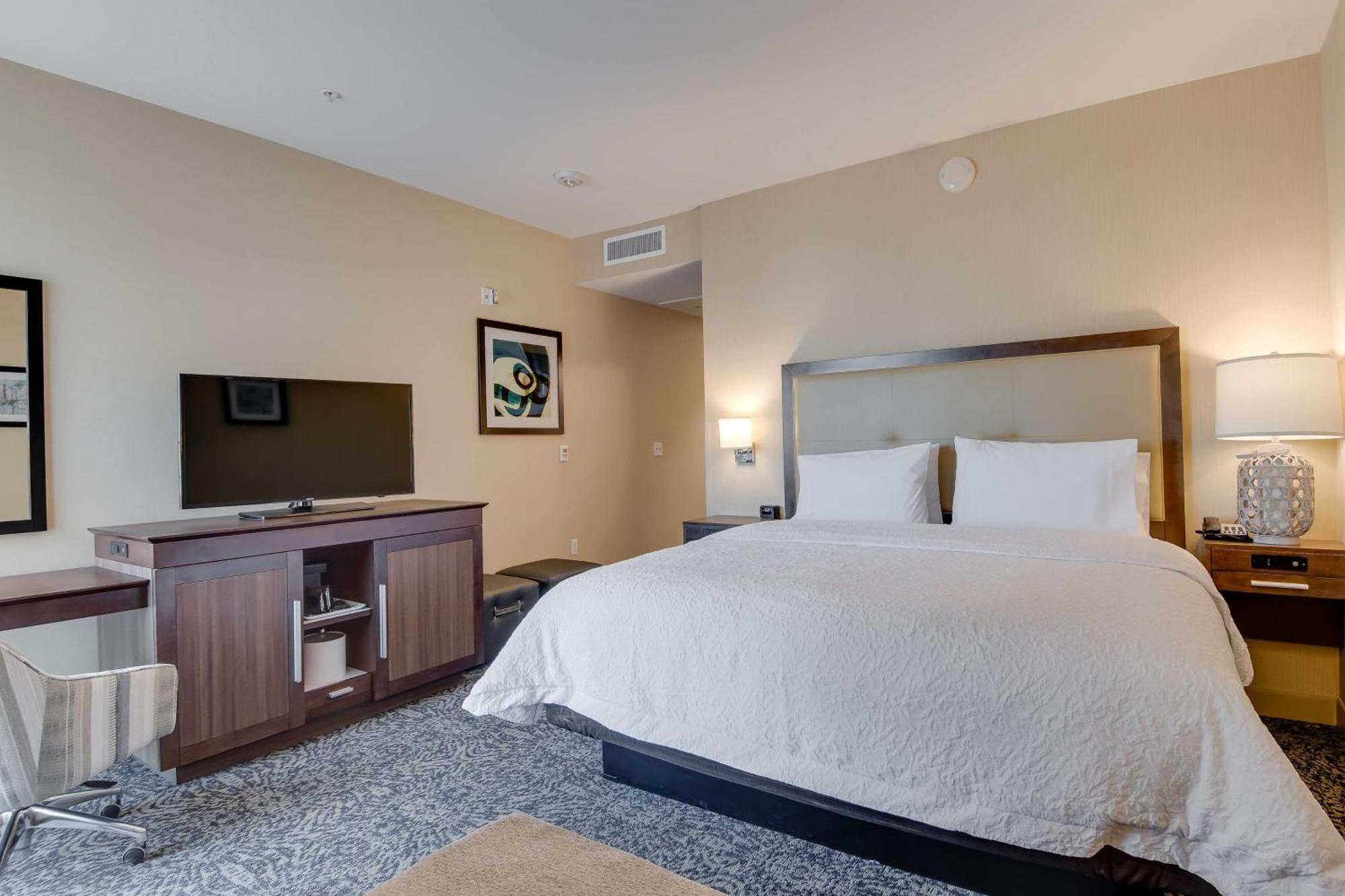 Hampton Inn & Suites Los Angeles - Glendale Bagian luar foto