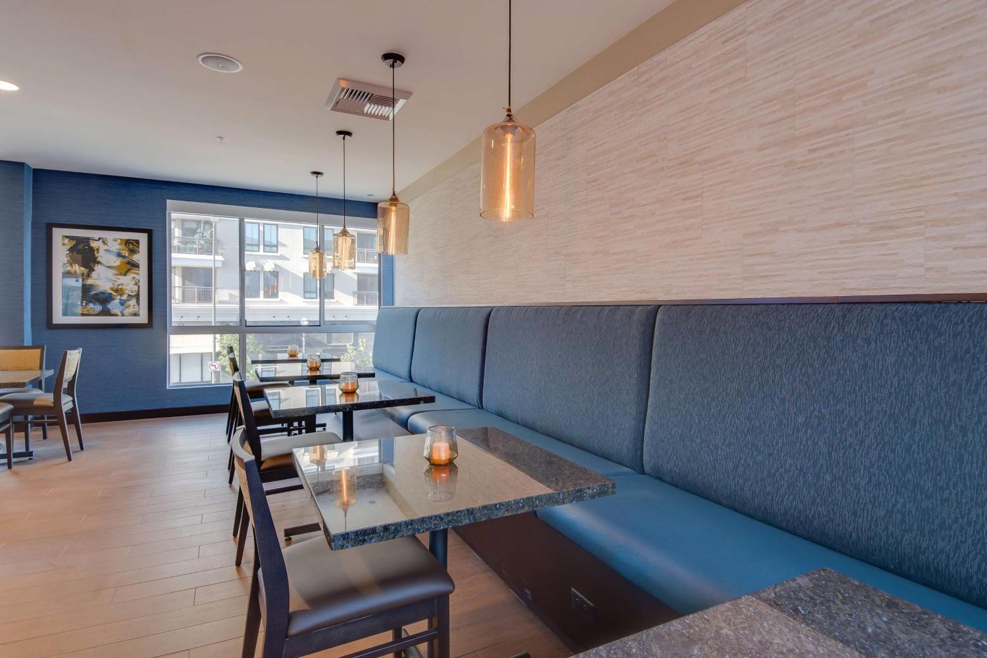 Hampton Inn & Suites Los Angeles - Glendale Bagian luar foto