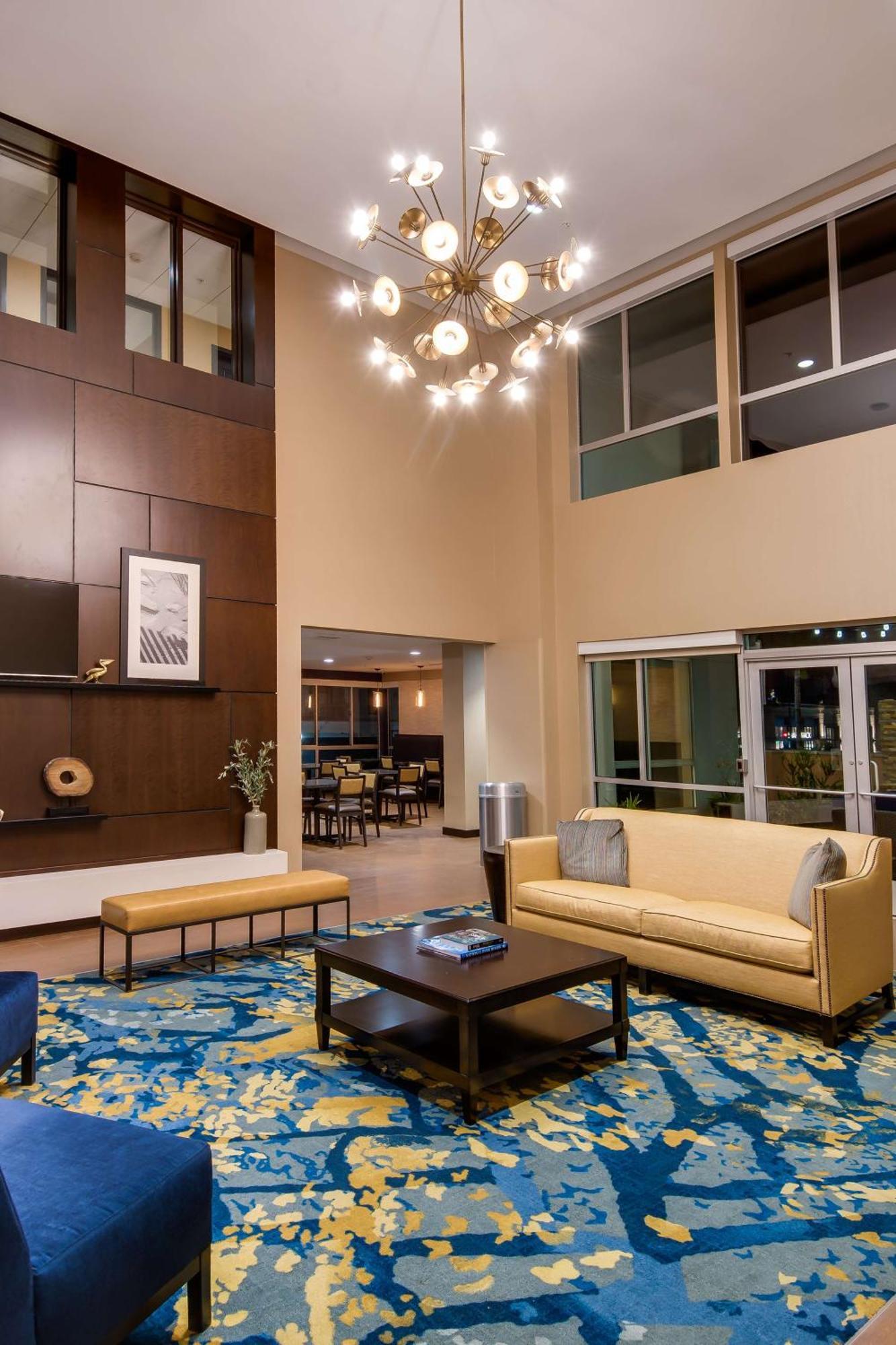 Hampton Inn & Suites Los Angeles - Glendale Bagian luar foto