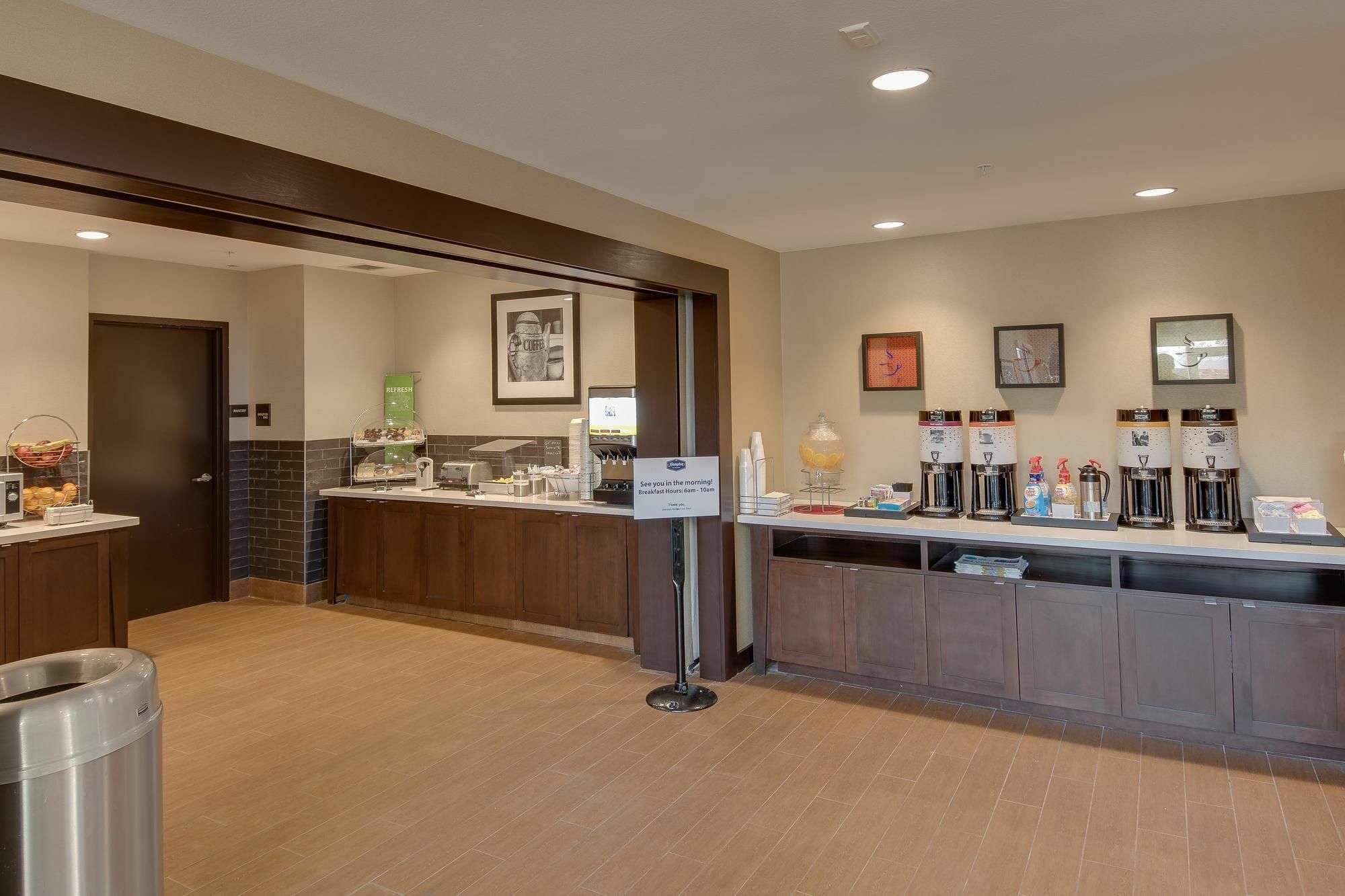 Hampton Inn & Suites Los Angeles - Glendale Bagian luar foto