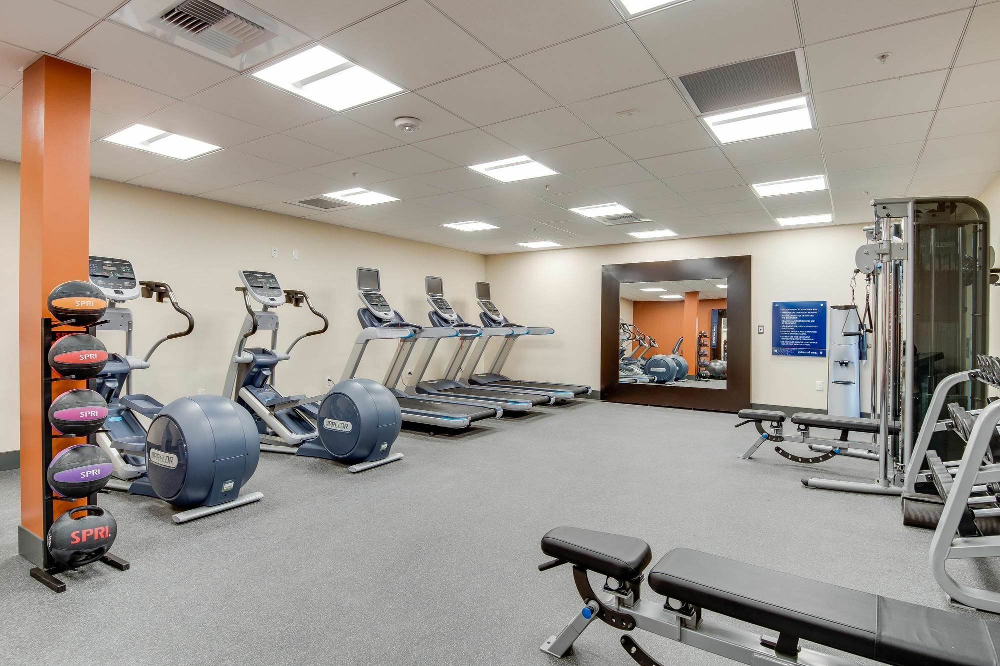 Hampton Inn & Suites Los Angeles - Glendale Bagian luar foto