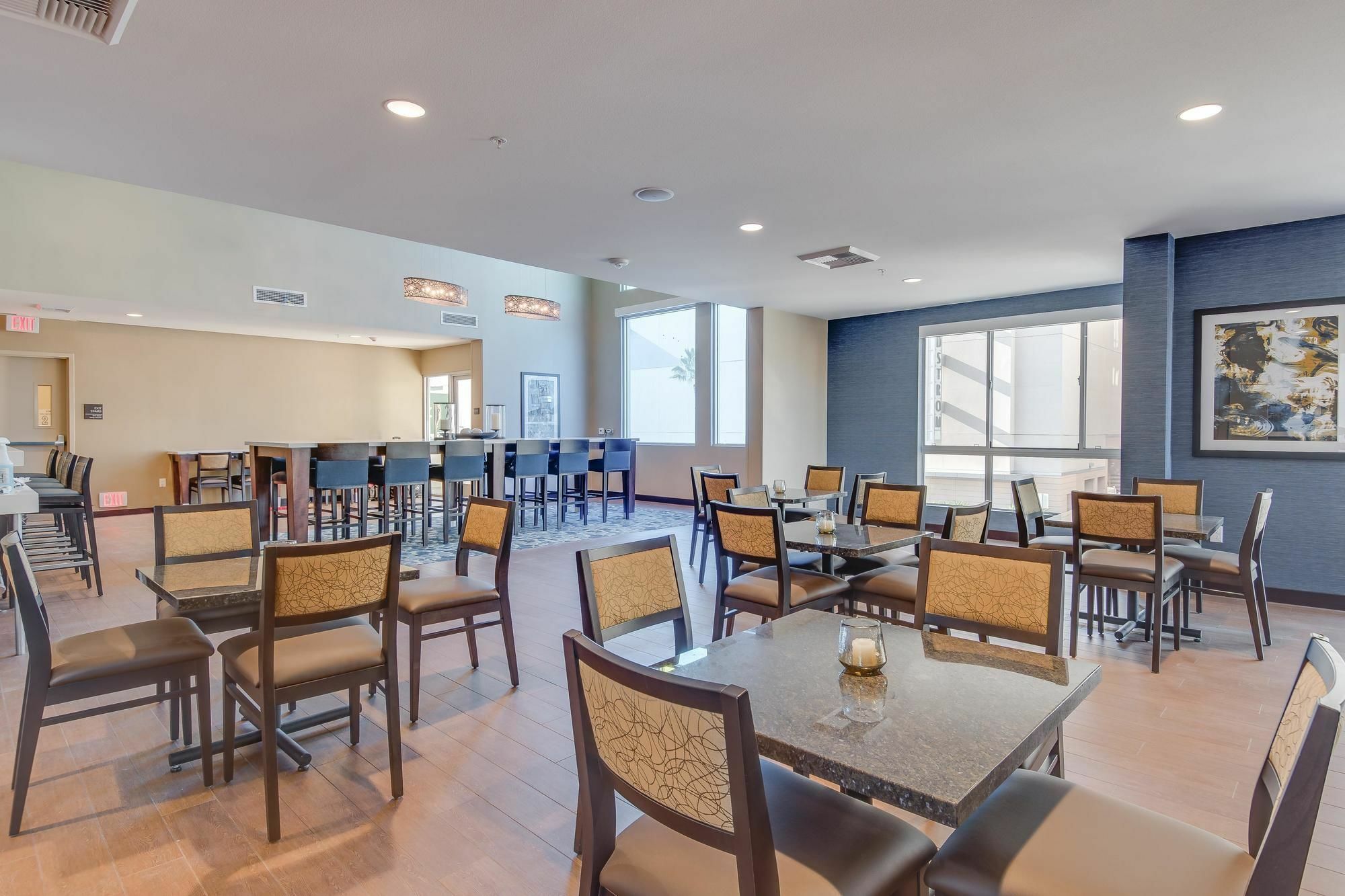 Hampton Inn & Suites Los Angeles - Glendale Bagian luar foto