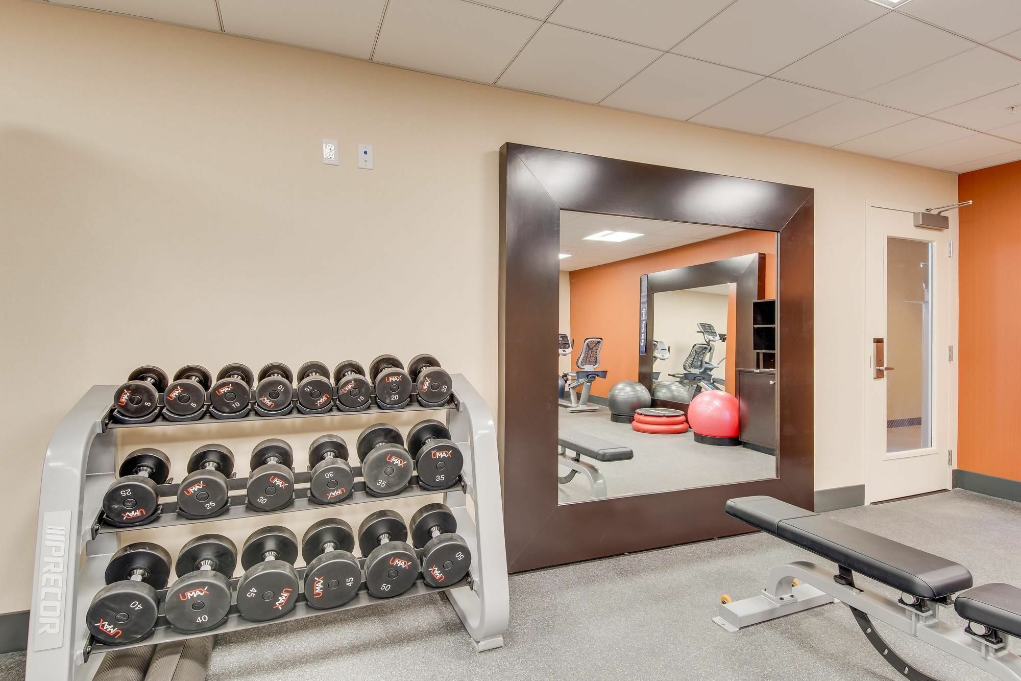 Hampton Inn & Suites Los Angeles - Glendale Bagian luar foto