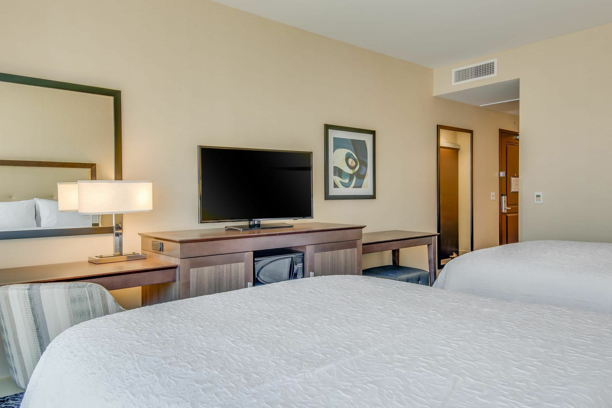 Hampton Inn & Suites Los Angeles - Glendale Bagian luar foto