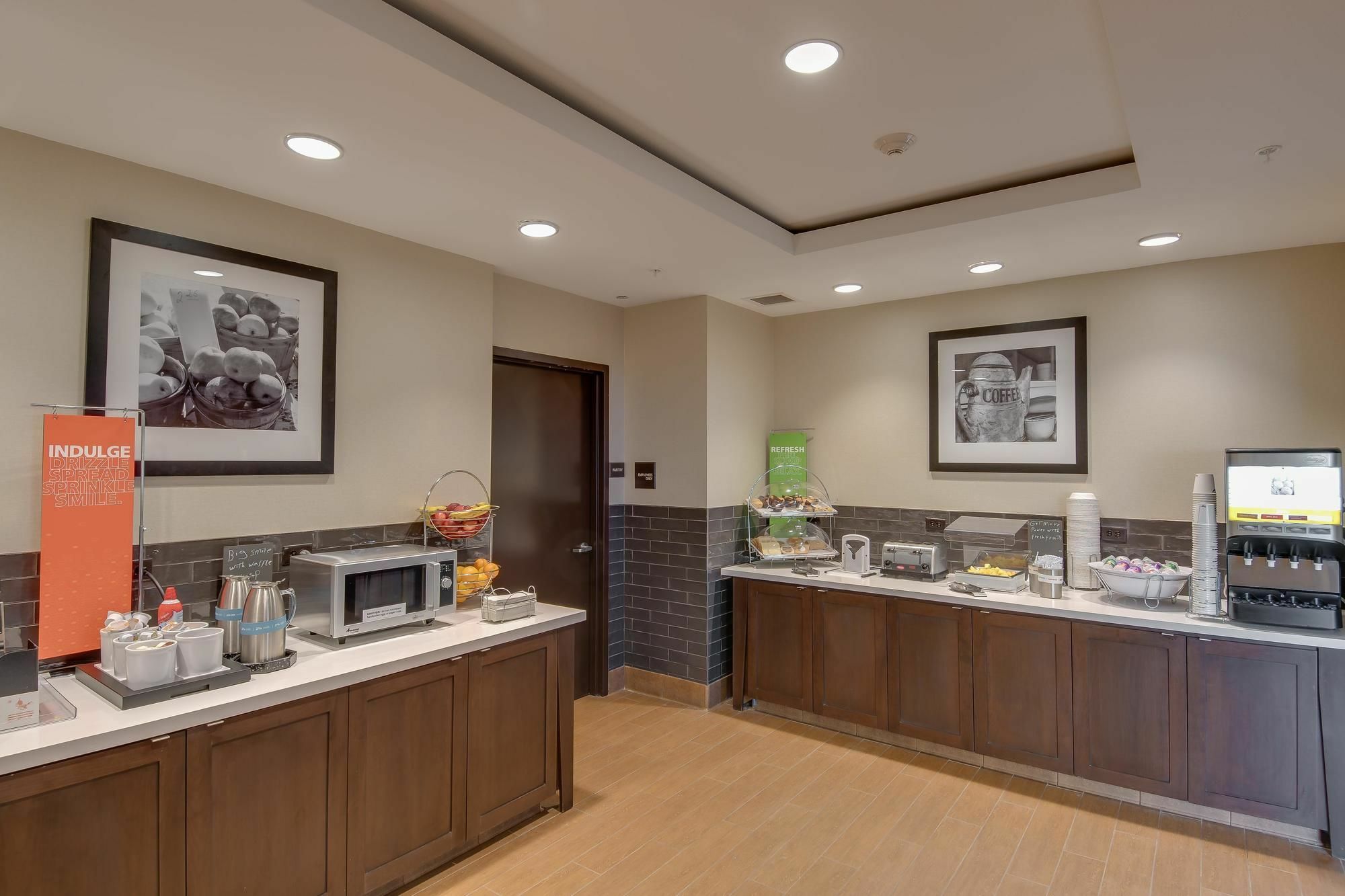 Hampton Inn & Suites Los Angeles - Glendale Bagian luar foto