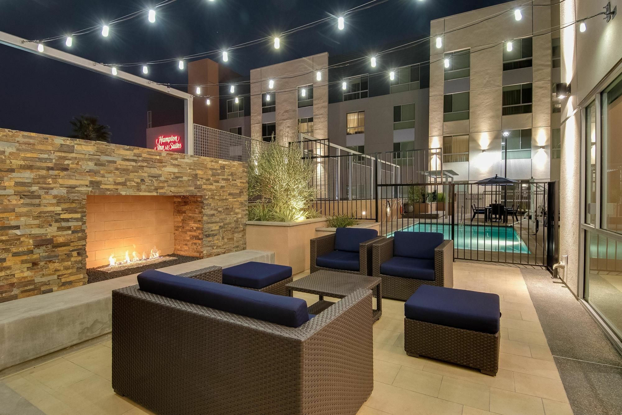 Hampton Inn & Suites Los Angeles - Glendale Bagian luar foto